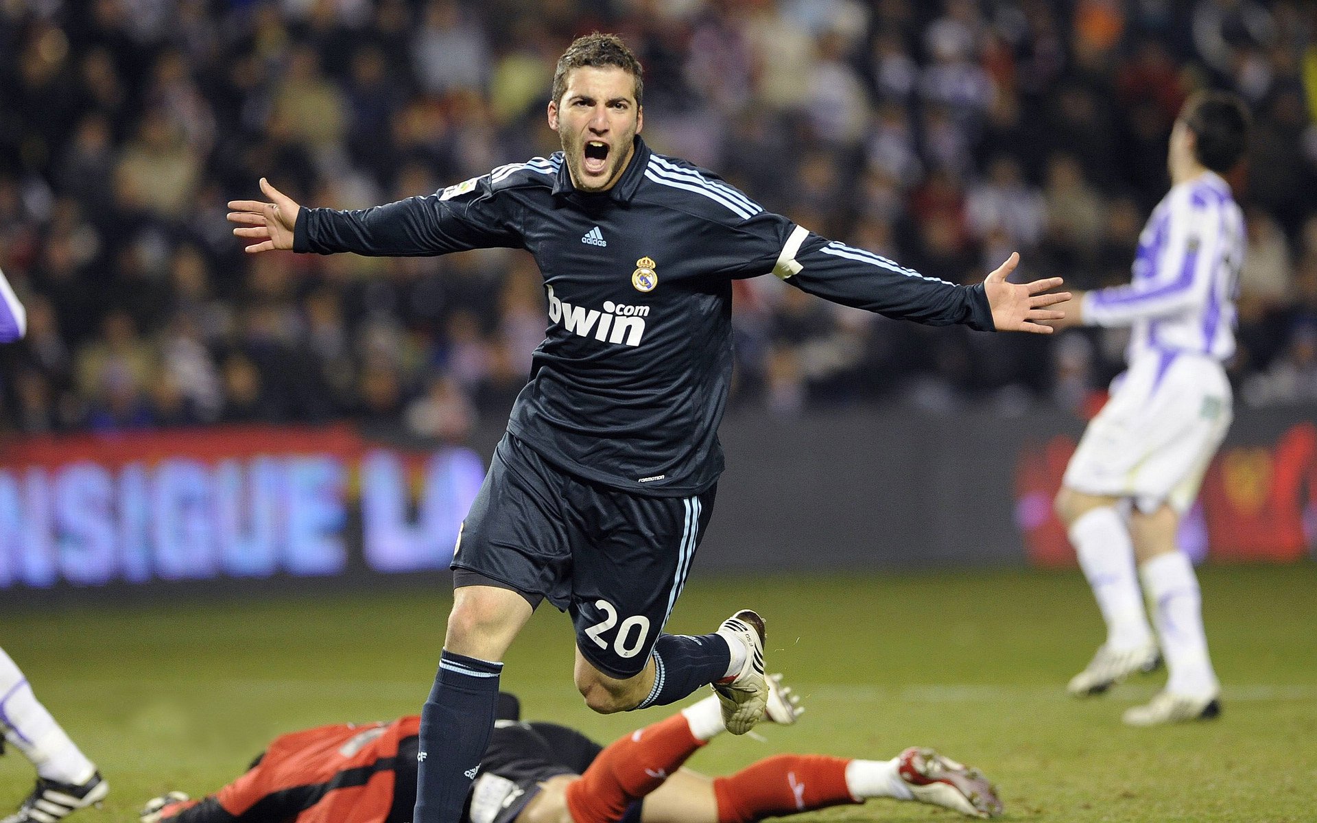 开云体育官网-美加墨世界杯焦点战，骑士节奏掌控国王，足球场上的权力游戏