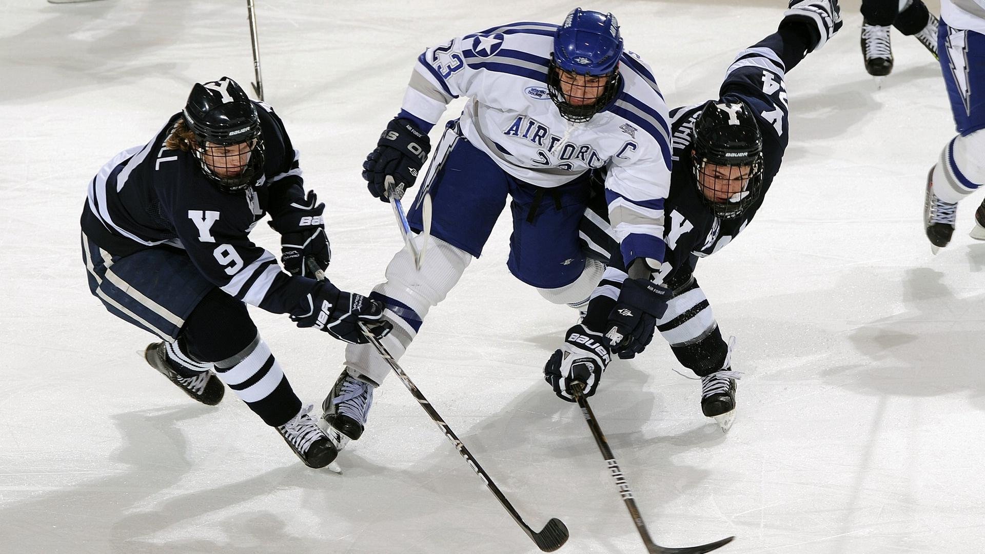 开云官网-当新疆戈壁的风吹过美加墨球场，两个战场，同一种征服